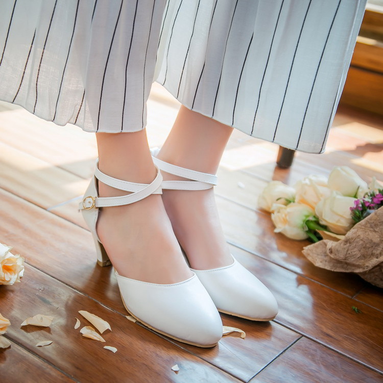 Elegant Low-Heel Hollow-Out Sandals with Cross Straps