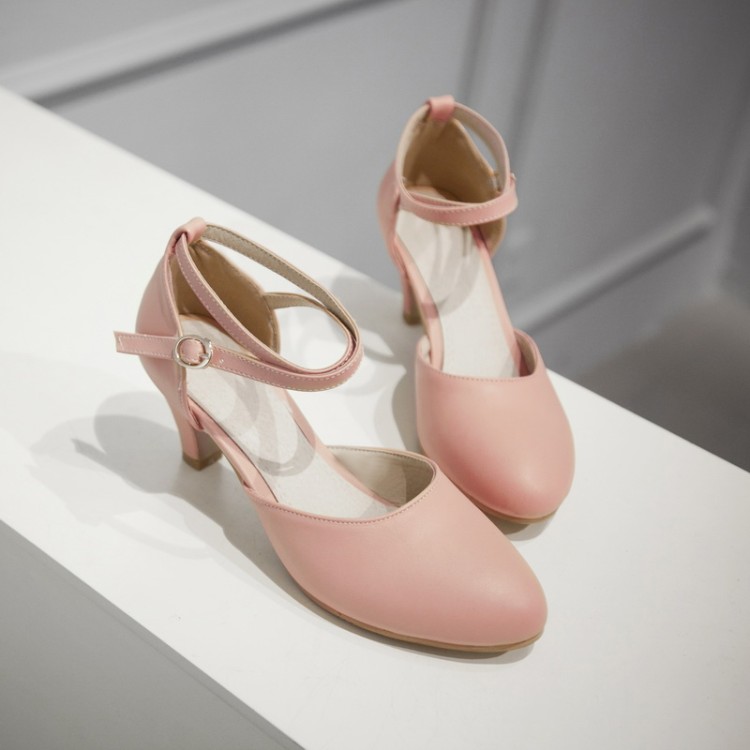 elegant-low-heel-hollow-out-sandals-with-cross-straps_1 Elegant Low-Heel Hollow-Out Sandals with Cross Straps