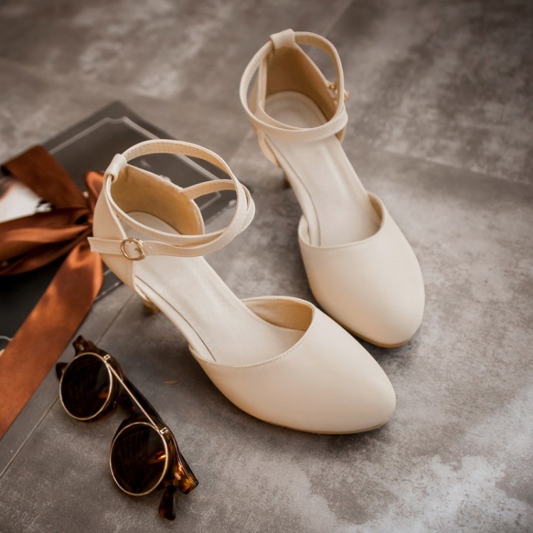 elegant-low-heel-hollow-out-sandals-with-cross-straps_3 Elegant Low-Heel Hollow-Out Sandals with Cross Straps