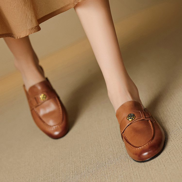 minimalist-leather-closed-toe-slippers-with-buckle-and-chunky-mid-heel-style-k-html_3 Minimalist Leather Closed-Toe Slippers with Buckle and Chunky Mid Heel - Style k.html