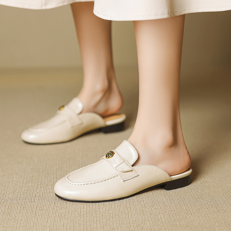 minimalist-leather-closed-toe-slippers-with-buckle-and-metal-accents_1 Minimalist Leather Closed-Toe Slippers with Buckle and Metal Accents