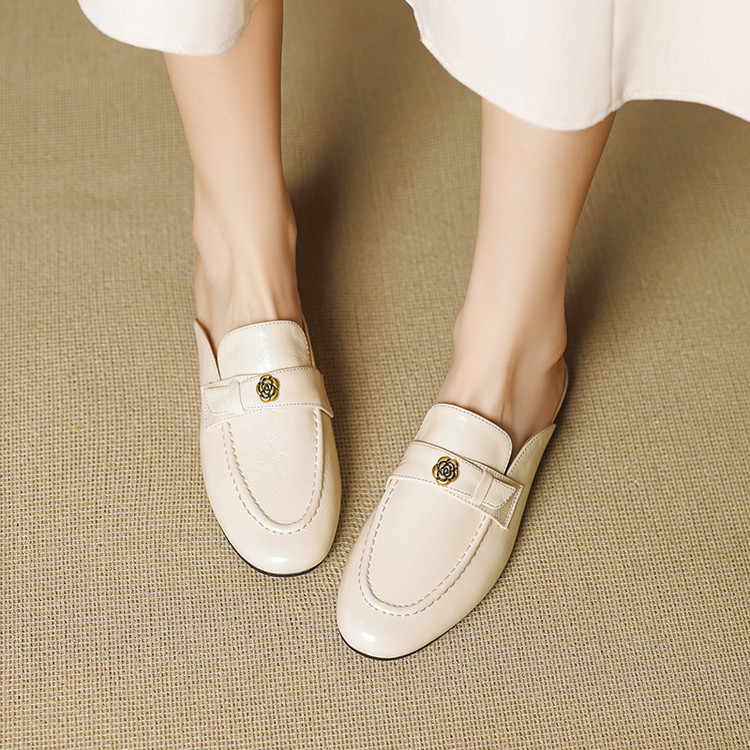 minimalist-leather-closed-toe-slippers-with-buckle-and-metal-accents_2 Minimalist Leather Closed-Toe Slippers with Buckle and Metal Accents