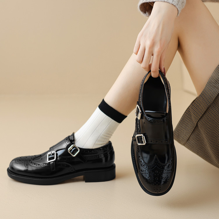 womens-fashion-single-shoes-in-top-grain-leather-with-chunky-mid-heel_3 Women's Fashion Single Shoes in Top Grain Leather with Chunky Mid Heel