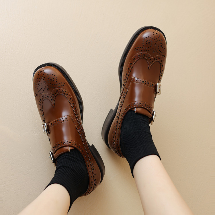 womens-fashion-single-shoes-in-top-grain-leather-with-chunky-mid-heel_4 Women's Fashion Single Shoes in Top Grain Leather with Chunky Mid Heel